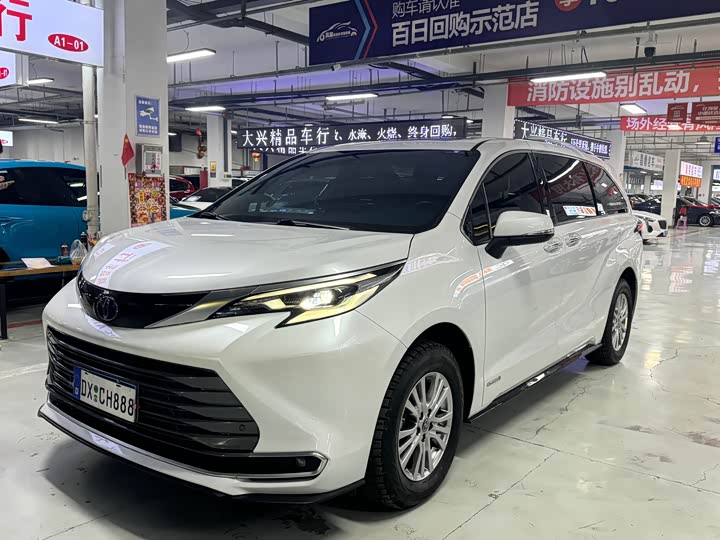 Фото 1 - Toyota Sienna