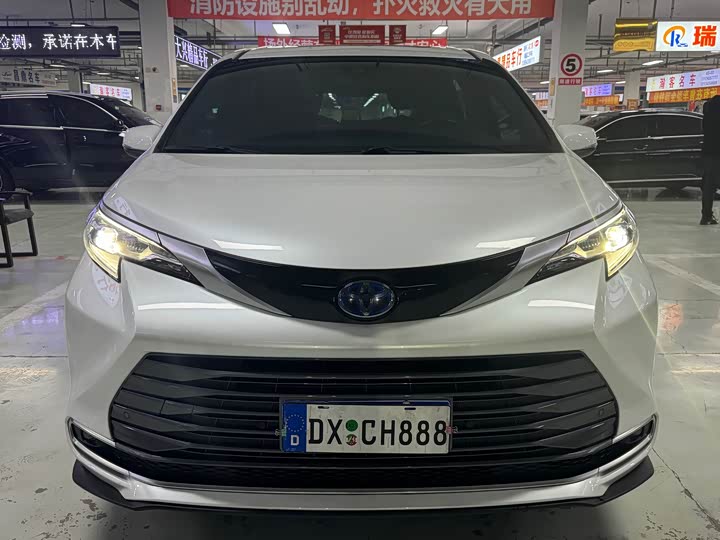 Фото 2 - Toyota Sienna