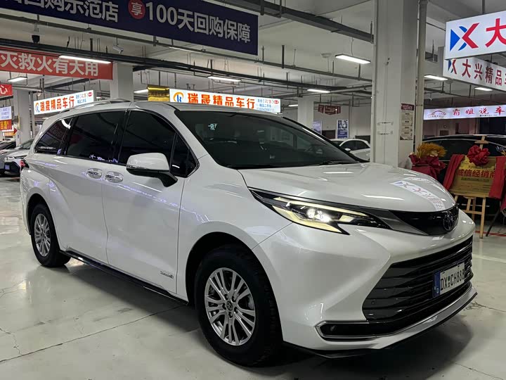 Фото 3 - Toyota Sienna