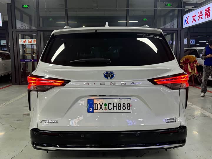 Фото 5 - Toyota Sienna