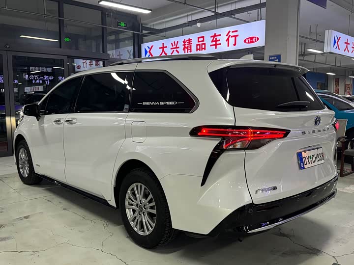 Фото 6 - Toyota Sienna