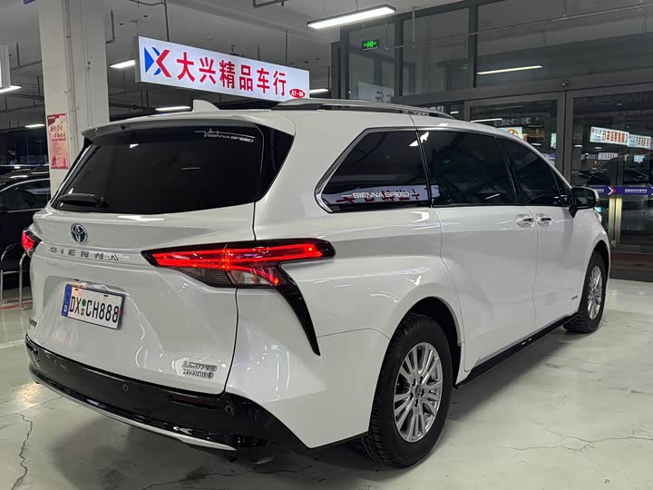 Фото 7 - Toyota Sienna