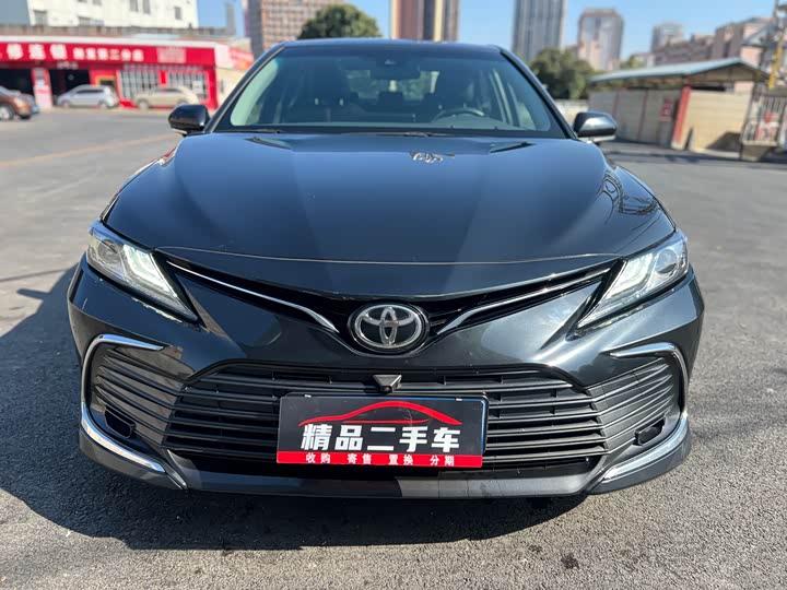 Фото 2 - Toyota Camry