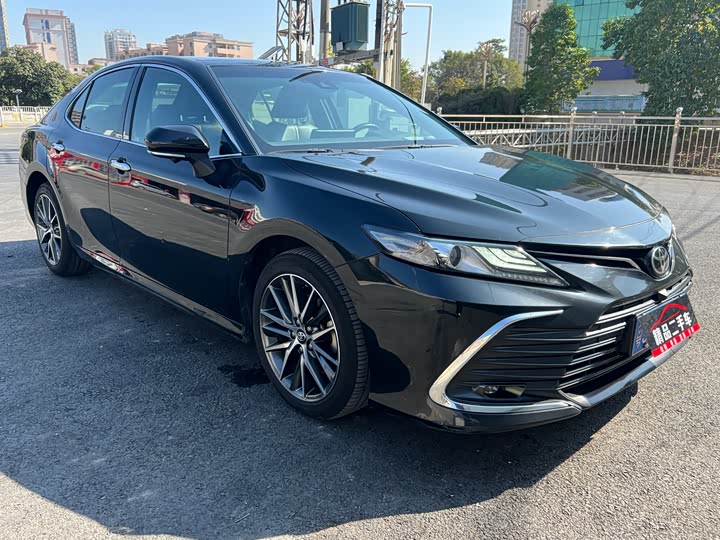 Фото 4 - Toyota Camry