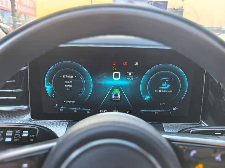 Фото 8 - Hongqi H9