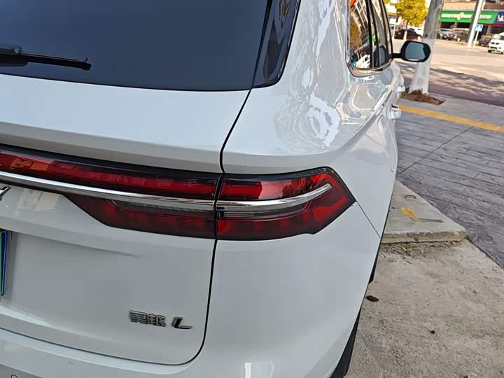 Фото 8 - Geely Monjaro