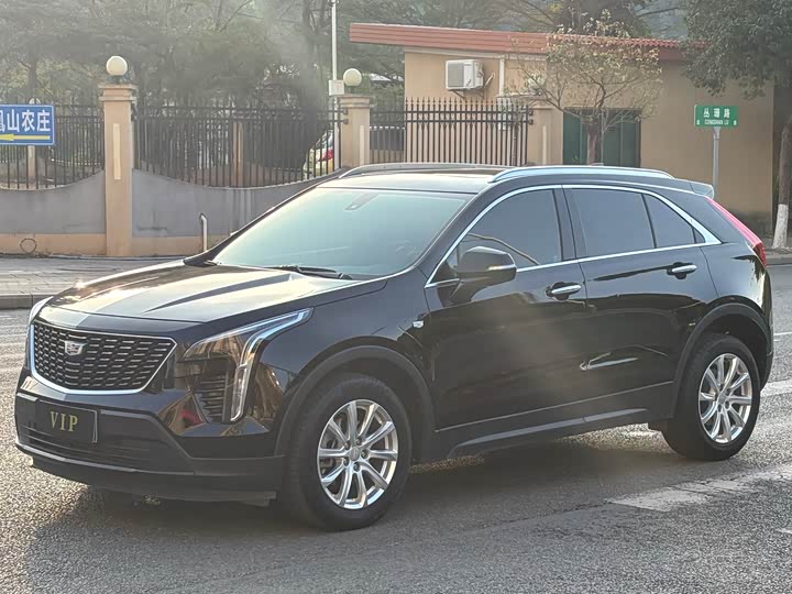 Фото 1 - Cadillac XT4