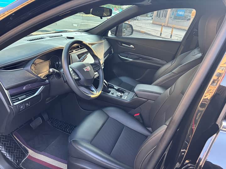 Фото 4 - Cadillac XT4