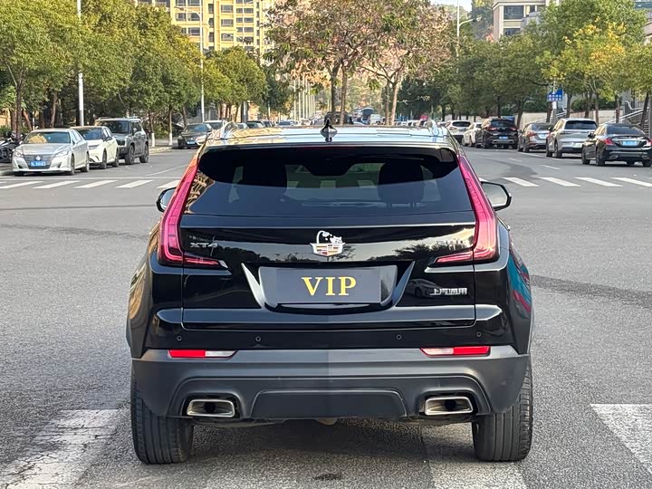 Фото 8 - Cadillac XT4