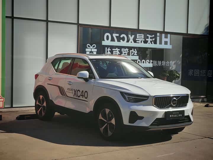 Фото 3 - Volvo XC40