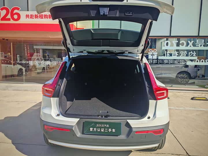 Фото 9 - Volvo XC40