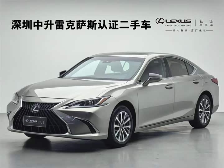 Фото 1 - Lexus ES