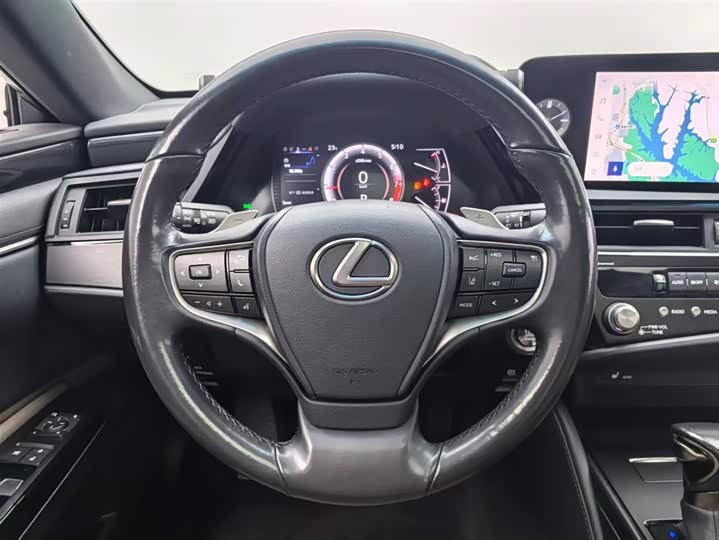 Фото 5 - Lexus ES