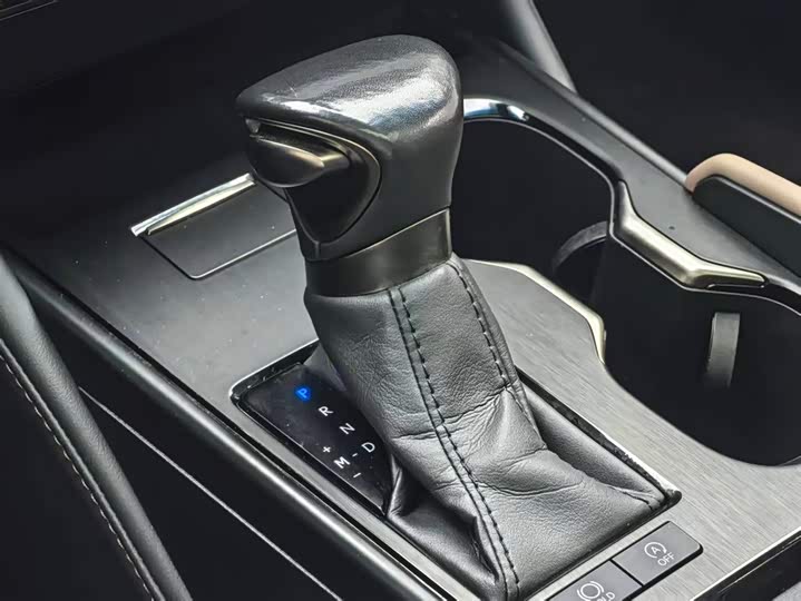 Фото 7 - Lexus ES