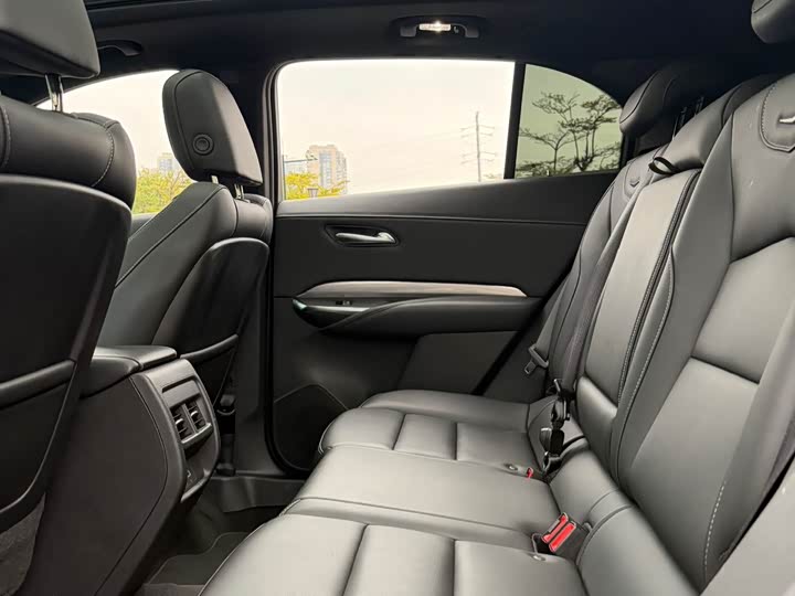 Фото 7 - Cadillac XT4