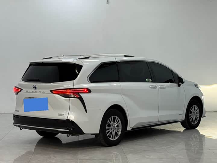 Фото 4 - Toyota Sienna