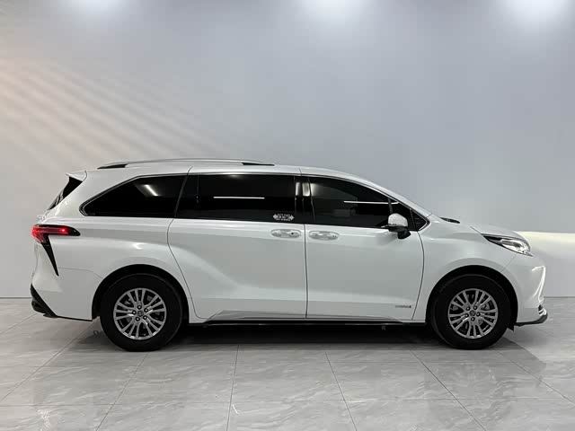 Фото 5 - Toyota Sienna