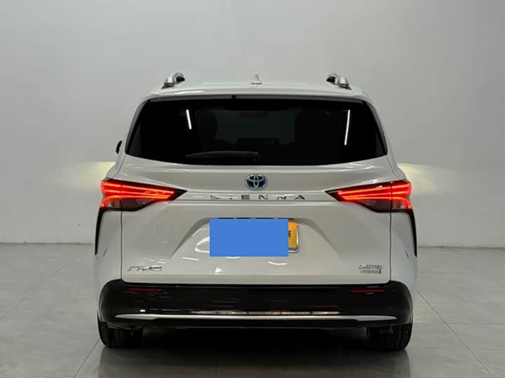 Фото 8 - Toyota Sienna