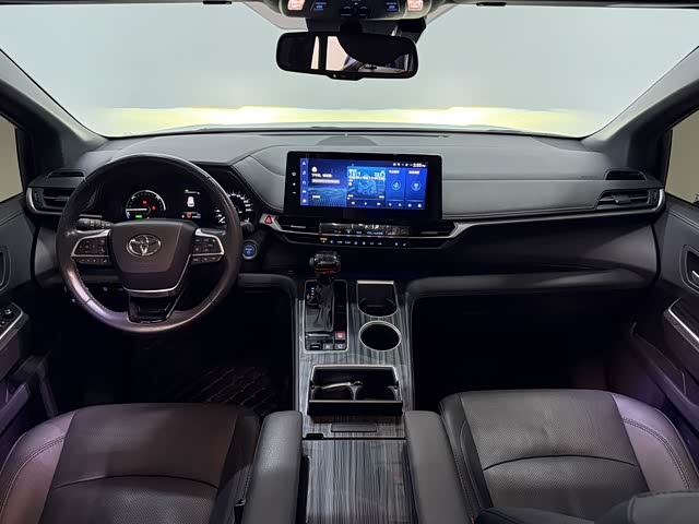 Фото 9 - Toyota Sienna