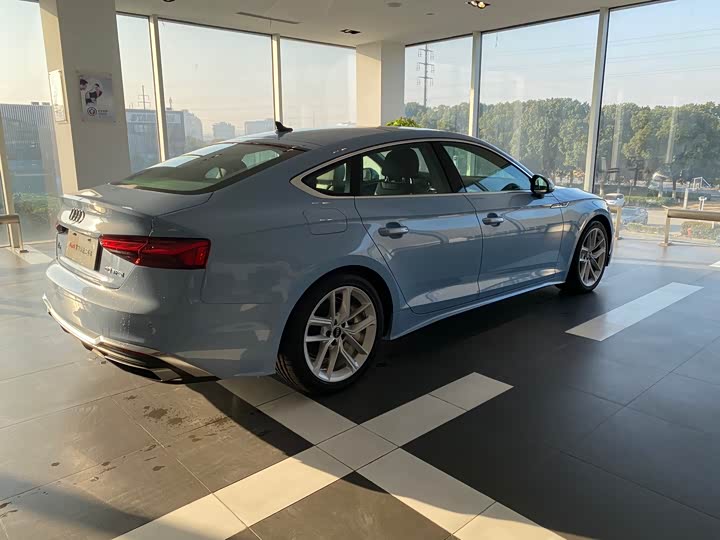 Фото 2 - Audi A5