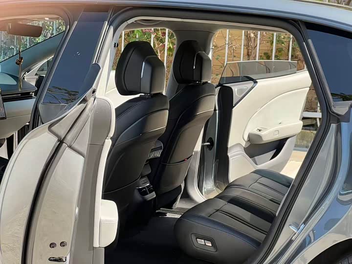 Фото 8 - Zeekr 007