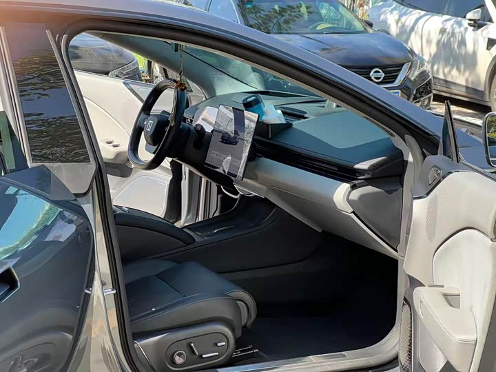 Фото 9 - Zeekr 007