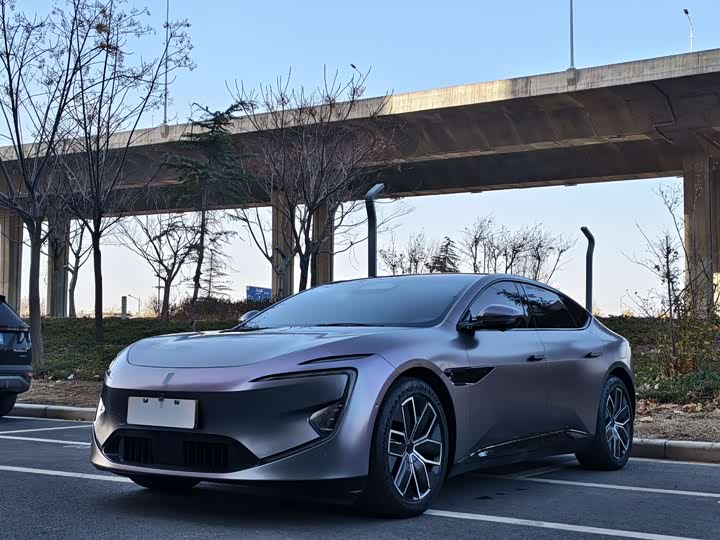 Фото 1 - Avatr 12