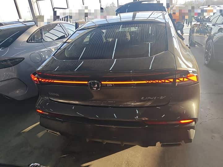 Фото 6 - Changan UNI-V