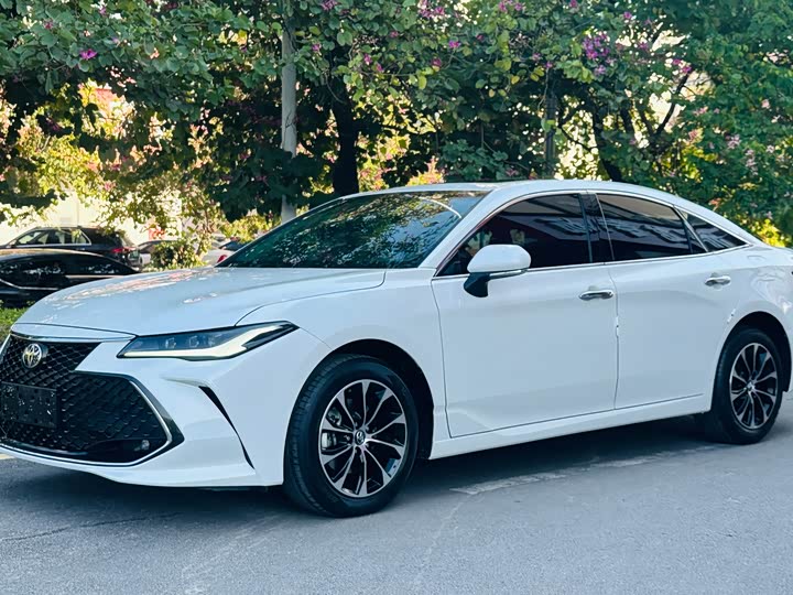 Фото 1 - Toyota Avalon