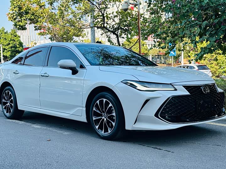 Фото 3 - Toyota Avalon