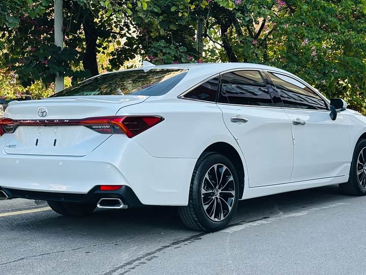 Фото 4 - Toyota Avalon