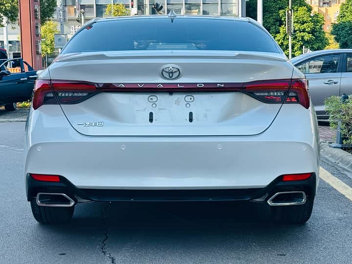 Фото 6 - Toyota Avalon