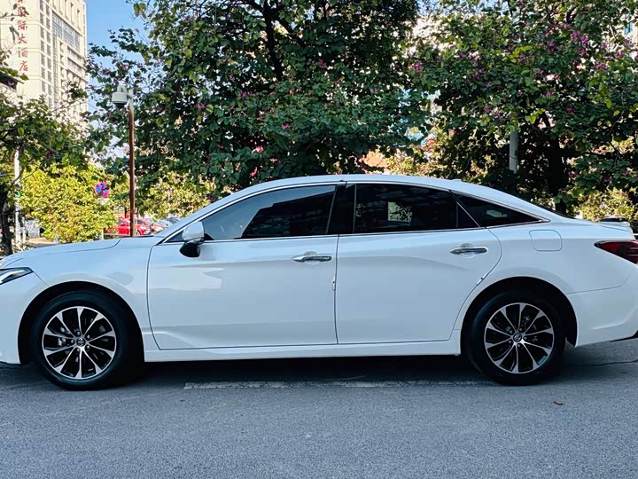 Фото 7 - Toyota Avalon