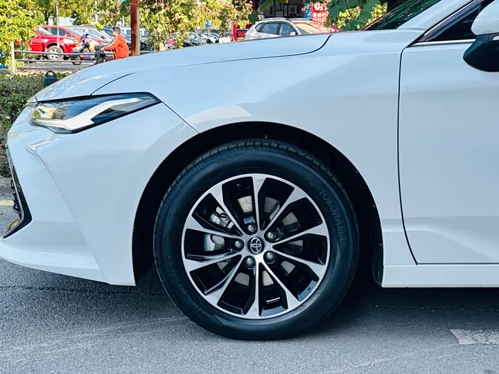 Фото 8 - Toyota Avalon