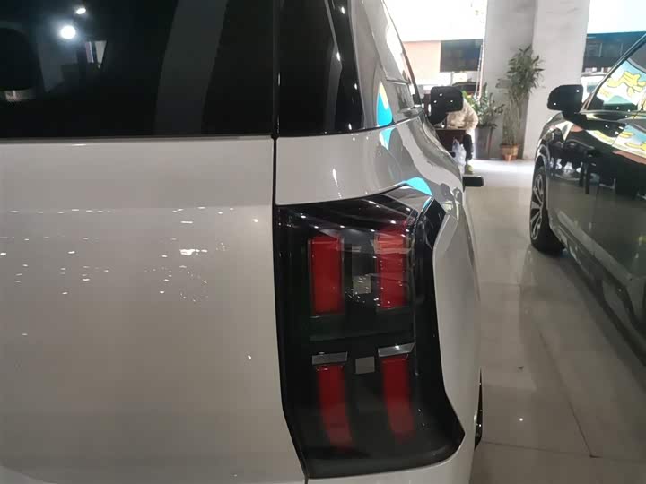 Фото 8 - GAC Aion V