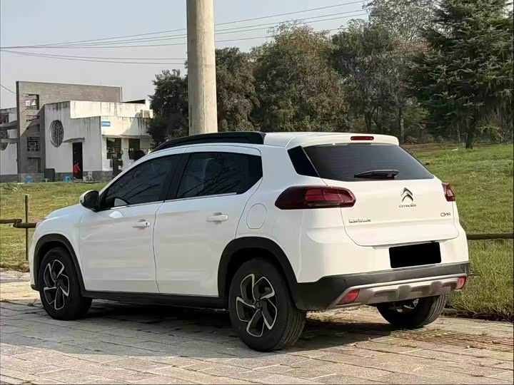 Фото 8 - Citroen C3-XR