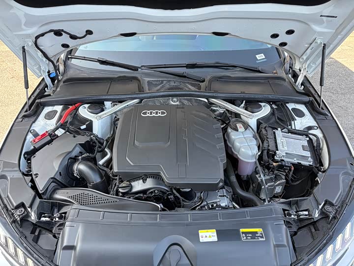 Фото 6 - Audi A4L