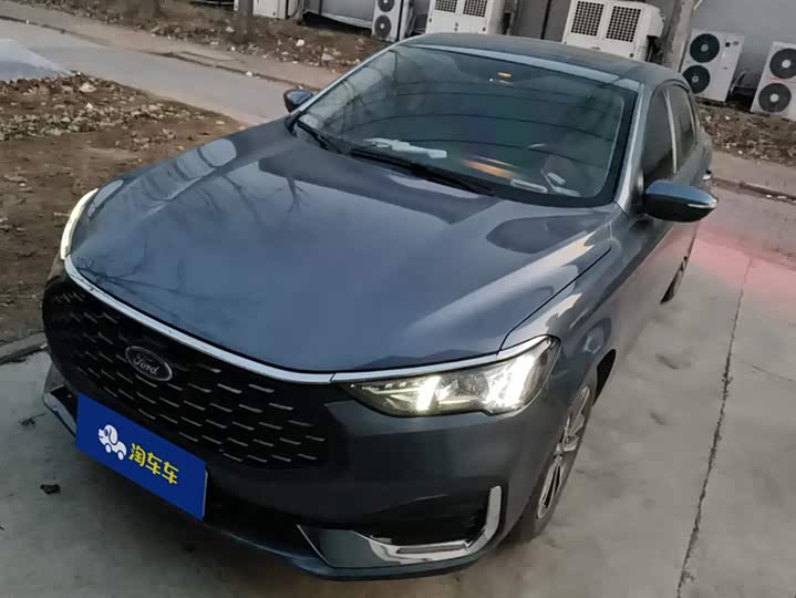 Фото 1 - Ford Escort