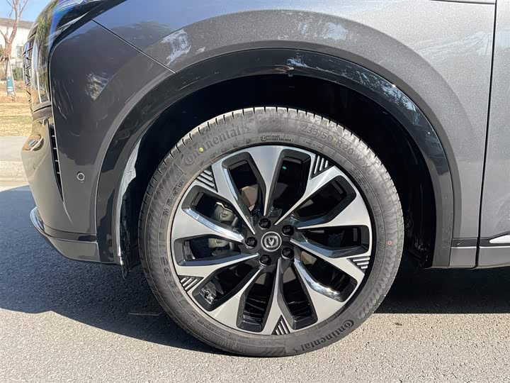 Фото 9 - Changan CS75 Plus