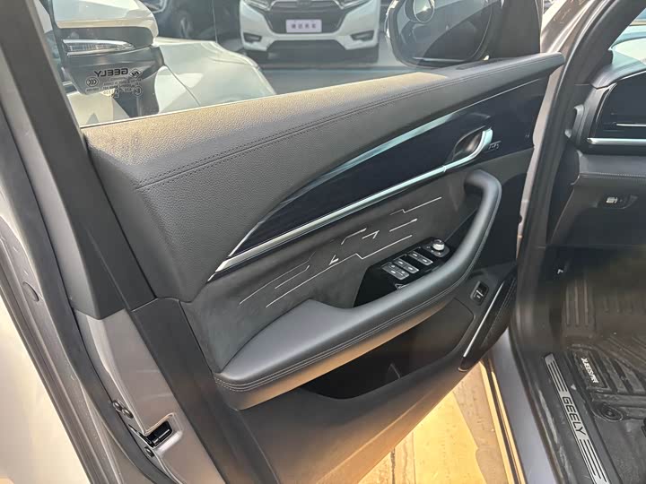 Фото 6 - Geely Monjaro