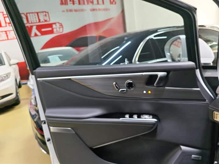 Фото 7 - Buick GL8 ES