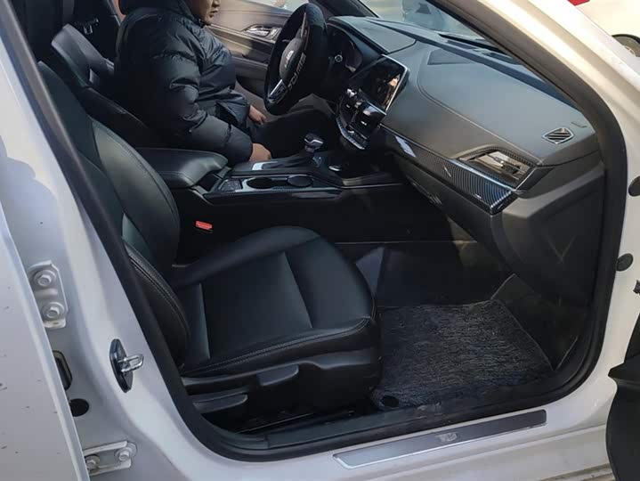 Фото 8 - Cadillac CT4