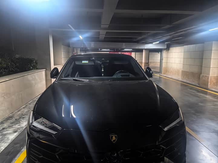 Фото 4 - Lamborghini Urus