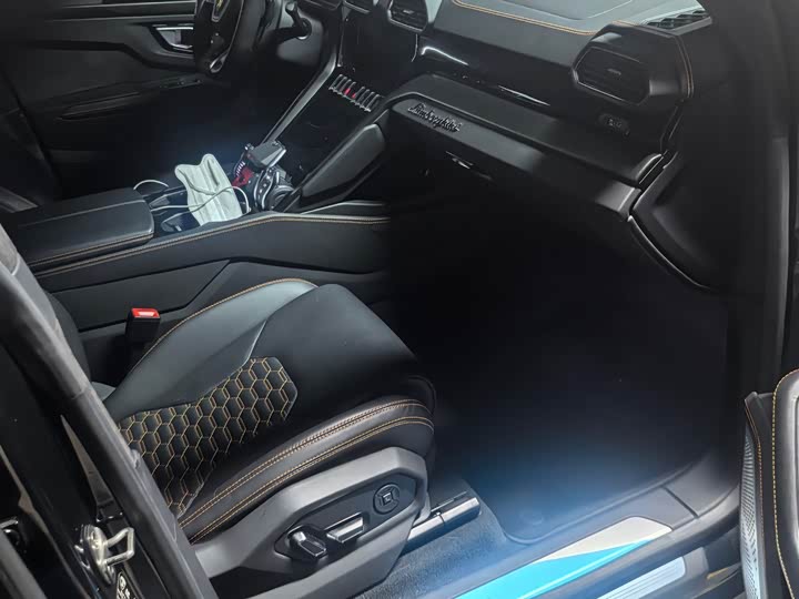 Фото 6 - Lamborghini Urus