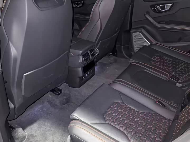 Фото 7 - Lamborghini Urus