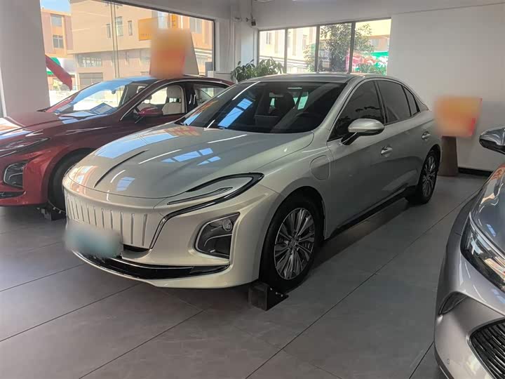 Фото 1 - Hongqi E-QM5