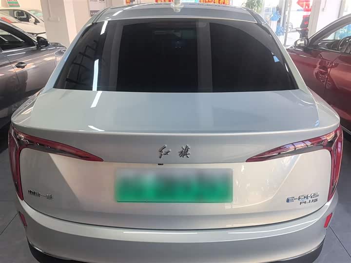 Фото 6 - Hongqi E-QM5