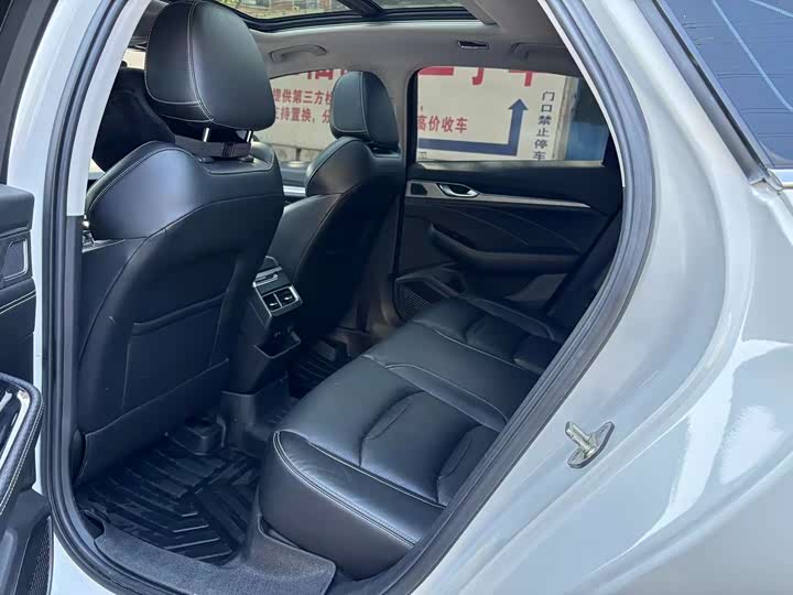 Фото 6 - Geely Preface