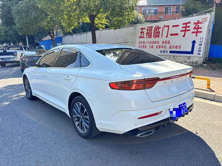 Фото 7 - Geely Preface