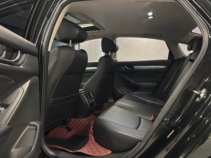 Фото 9 - Honda Accord